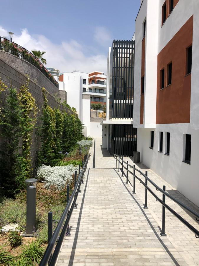 Luxury 3 Bedroom Apartment 300M From The Beach Fuengirola Esterno foto
